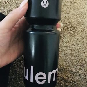 Lululemon water bottle